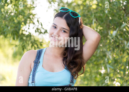 Hübsches Mädchen mit schönen Haaren Stockfoto