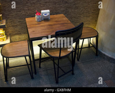 Möbel Tisch und Stuhl für Sit Essen im restaurant Stockfoto