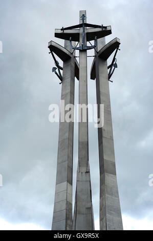 Polen. Danzig. Denkmal für die gefallenen Werftarbeiter von 1970. Erinnert an die 42 Menschen getötet während der Coastal Städte Ereignisse im Dezember 1970. Stockfoto