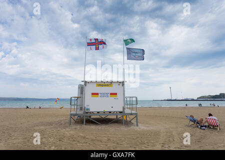 Rettungsschwimmer Hütte am Strand von Weymouth, Dorset, Großbritannien Stockfoto