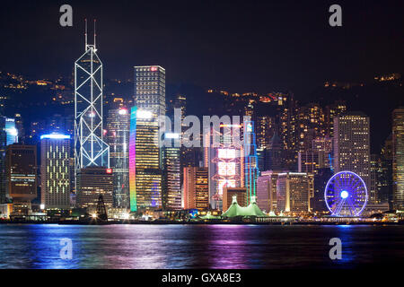 Hong Kong Skyline der Stadt in der Nacht. Stockfoto