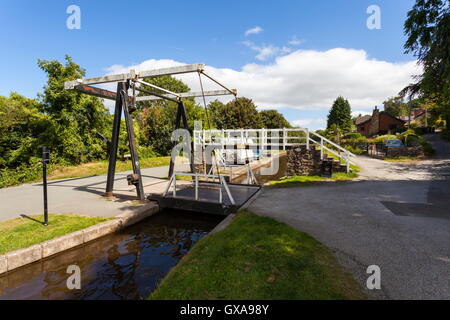 Eine hydraulische Hubbrücke auf dem Llangollen Kanal, Froncysyllte Stockfoto