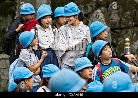 Japan, Honshu-Insel, Kansai, Kyoto, Schülerinnen und Schüler. Stockfoto