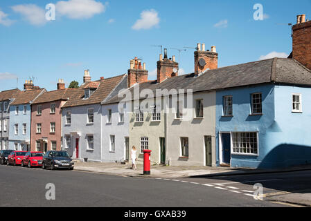 Devizes Wiltshire England UK - altes Reihenhaus befindet sich in dieser englischen historischen Marktstadt Long Street Stockfoto