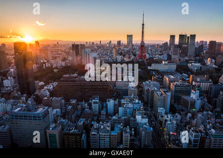 Tokyo Tower und Roppongi Hills, Minato-Ku, Tokyo, Japan Stockfoto