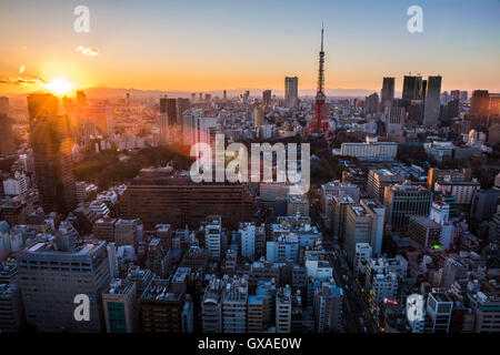 Tokyo Tower und Roppongi Hills, Minato-Ku, Tokyo, Japan Stockfoto