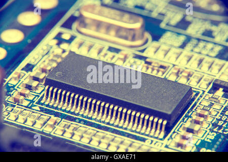 Elektronikplatine hautnah. blaue PCB Stockfoto