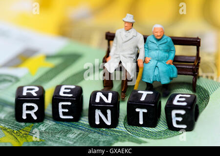 Seniorenpaar Und Schriftzug Rente Stockfoto