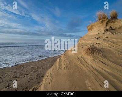 Sanddüne vom Wind geformt. Stockfoto