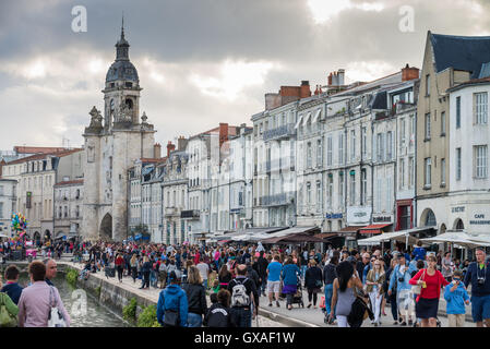 Promenade in den Hafen von La Rochelle, Charente-Maritime, Frankreich Stockfoto