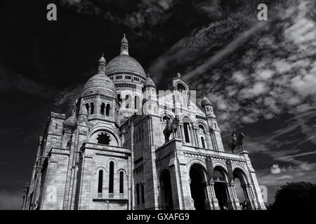 Konvertiert zum schwarzen & weißen Sacre Coeur Basilika auf dem Montmartre, Paris, Frankreich. Stockfoto