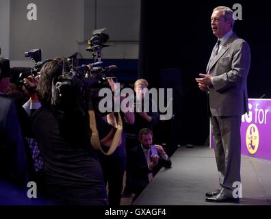 Nigel Farage spricht die Ukip-Partei Jahreskonferenz in Bournemouth, wie er darauf bestanden hat, er unterstützt "Wer der nächste Führer" von Ukip ist, wie die Partei bereit, seinen Nachfolger zu enthüllen. Stockfoto