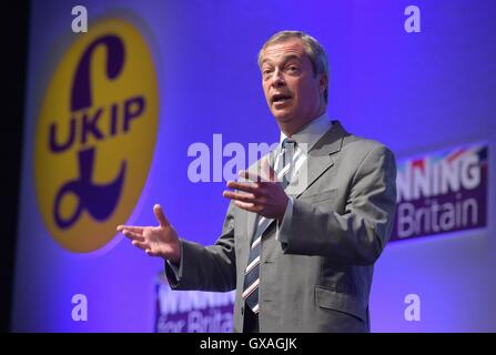 Nigel Farage spricht die Ukip-Partei Jahreskonferenz in Bournemouth, wie er darauf bestanden hat, er unterstützt "Wer der nächste Führer" von Ukip ist, wie die Partei bereit, seinen Nachfolger zu enthüllen. Stockfoto