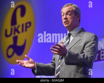 Nigel Farage spricht die Ukip-Partei Jahreskonferenz in Bournemouth, wie er darauf bestanden hat, er unterstützt "Wer der nächste Führer" von Ukip ist, wie die Partei bereit, seinen Nachfolger zu enthüllen. Stockfoto