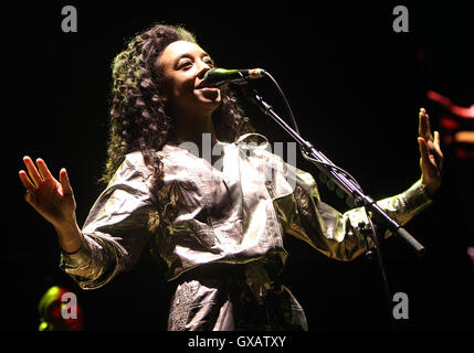 Corinne Bailey Rae unterstützt Lionel Richie auf Tour in der Londoner O2 Arena Featuring: Corinne Bailey Rae Where: London, Vereinigtes Königreich bei: 2. Juli 2016 Stockfoto