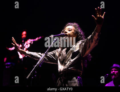 Corinne Bailey Rae unterstützt Lionel Richie auf Tour in der Londoner O2 Arena Featuring: Corinne Bailey Rae Where: London, Vereinigtes Königreich bei: 2. Juli 2016 Stockfoto