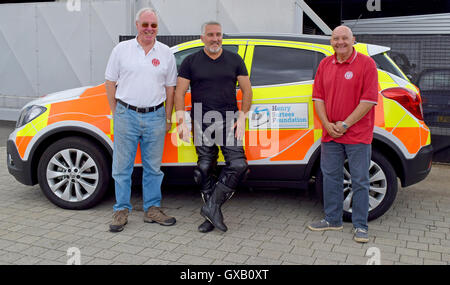 Paul Hollywood besucht Mercedes-Benz-Welt, Brooklands, die von Rennfahrer-Legende John Surtees mit Henry Surtees Foundation Veranstaltung zu unterstützen: Paul Hollywood wo: Weybridge, Großbritannien: 5. Juli 2016 Stockfoto