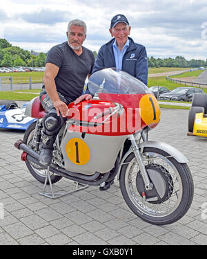 Paul Hollywood besucht Mercedes-Benz-Welt, Brooklands, die von Rennfahrer-Legende John Surtees mit Henry Surtees Foundation Veranstaltung zu unterstützen: Paul Hollywood wo: Weybridge, Großbritannien: 5. Juli 2016 Stockfoto