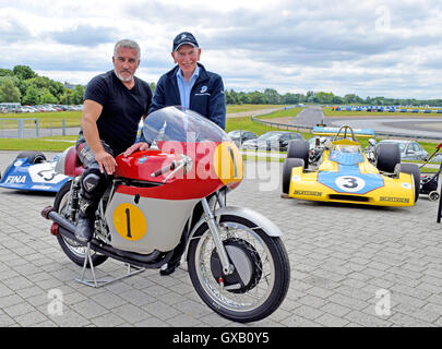 Paul Hollywood besucht Mercedes-Benz-Welt, Brooklands, die von Rennfahrer-Legende John Surtees mit Henry Surtees Foundation Veranstaltung zu unterstützen: Paul Hollywood wo: Weybridge, Großbritannien: 5. Juli 2016 Stockfoto