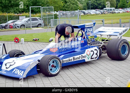 Paul Hollywood besucht Mercedes-Benz-Welt, Brooklands, die von Rennfahrer-Legende John Surtees mit Henry Surtees Foundation Veranstaltung zu unterstützen: Paul Hollywood wo: Weybridge, Großbritannien: 5. Juli 2016 Stockfoto