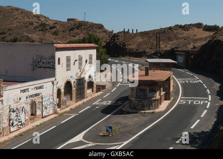 Grenzzollgebäude zwischen Portbou Spanien und Cerbere in Frankreich. Blick von Frankreich nach Spanien 2016 HOMER SYKES Stockfoto