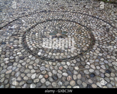 Blumen Muster Cobblestone Path in Mostar, Bosnien und Herzegowina Stockfoto