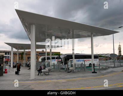 Plymouth-Busbahnhof in Armada Weise, Plymouth Devon England. Kurz nach der Eröffnung im Jahr 2016. Stockfoto