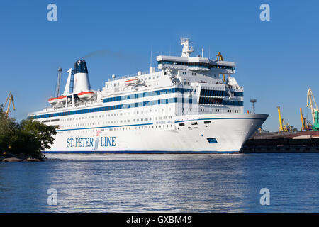 ST. PETERSBURG, Russland-17. Juni: Kreuzfahrtfähre, die die Prinzessin Maria von St. Petersburg nach Helsinki, Russland-JUNE17 2015 segelt. Betwe Stockfoto