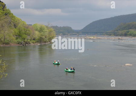 River-rafting auf dem Potomac River in der Nähe von Harpers Ferry, Jefferson County, West Virginia, WV, USA Stockfoto