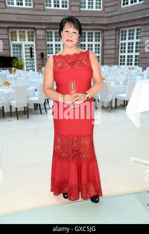 Aline Reimer Stiftungs-Gala 2016 im Atrium der Deutschen Bank in Mitte.  Mitwirkende: Marina Reimer wo: Berlin, Deutschland bei: 7. Juli 2016 Stockfoto