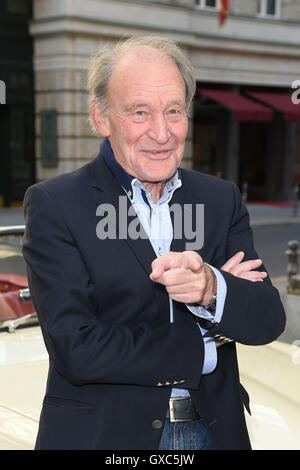 Aline Reimer Stiftungs-Gala 2016 im Atrium der Deutschen Bank in Mitte.  Mitwirkende: Michael Mendl Where: Berlin, Deutschland bei: 7. Juli 2016 Stockfoto