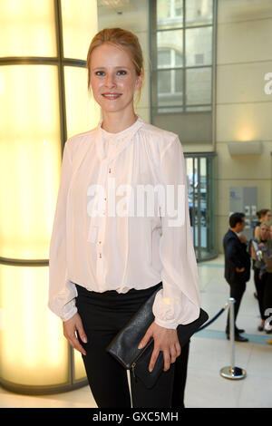 Aline Reimer Stiftungs-Gala 2016 im Atrium der Deutschen Bank in Mitte.  Mitwirkende: Susanne Bormann wo: Berlin, Deutschland bei: 7. Juli 2016 Stockfoto