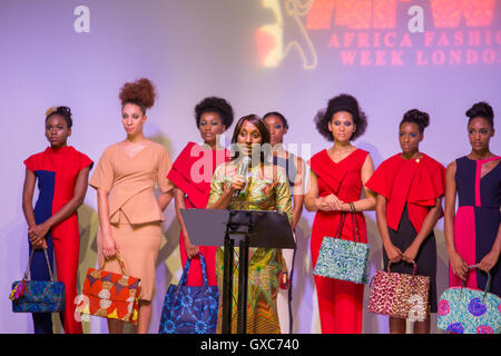 Dolepo Osinbajo, Frau von der nigerianischen Vice-President, spricht auf der African Fashion Week London. Stockfoto