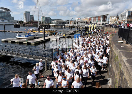 Speicher Fuß für der Alzheimers Gesellschaft, Cardiff Bay, South Wales, Australia Stockfoto