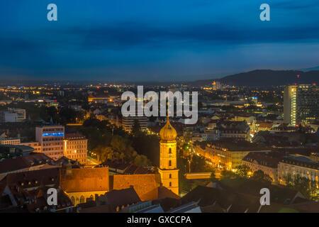 Beleuchtete Franziskanerkloster in Graz Stockfoto