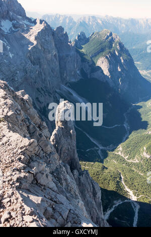 Erhöhte Ansicht von Busazza bis Torre Triest Torre Trieste, Italienische Alpen, Alleghe, Belluno, Italien Stockfoto