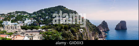 Klippen und Felsen im Meer, Capri, Amalfiküste, Italien Stockfoto