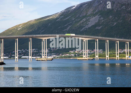 Tromsø-Brücke, Freischwinger Straßenbrücke in der Stadt von Tromsø, Norwegen, Stockfoto