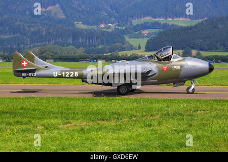 ZELTWEG, Steiermark, Österreich - SEPTEMBER 02: Havilland DH.115 Vampir T.55 HB-RVJ bei Airpower in Zeltweg, Österreich Stockfoto