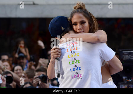 Jennifer Lopez und Lin-Manuel Miranda Durchführung Live auf NBC "Today" Show mit: Jennifer Lopez, Lin-Manuel Miranda wo: New York, New York, Vereinigte Staaten von Amerika bei: 11. Juli 2016 Stockfoto
