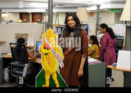 Indien-Maharashtra, Monsanto Headoffice India in Mumbai, Vertrieb von patentierten und gen geändert, Saatgut und Pflanzenschutzmittel in Indien, display mit Dekalb Mais Mais Stockfoto