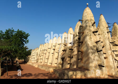 Große Moschee aus Lehmziegeln in Bobo-Dioulasso, Burkina Faso. Stockfoto