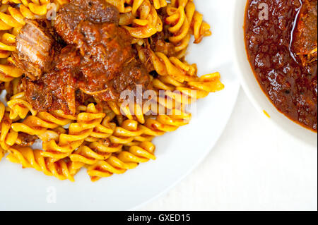 Fusilli Nudeln mit Hackfleischsoße neapolitanischen Stil ragu Stockfoto