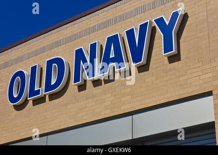 Indianapolis - ca. Juni 2016: Old Navy Retail Mall Lage. Old Navy ist eine Division der Gap Inc. ich Stockfoto