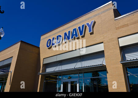 Indianapolis - ca. Juni 2016: Old Navy Retail Mall Lage. Old Navy ist ein Geschäftsbereich der Gap Inc. III Stockfoto