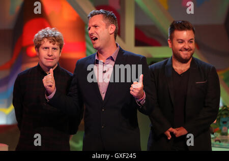 Josh Widdicombe, Adam Hills und Alex Brooker im Studio während einer Generalprobe für das Fernsehen zeigen die letzte Etappe auf der International Broadcast Centre während der Paralympischen Spiele 2016 in Rio. Stockfoto