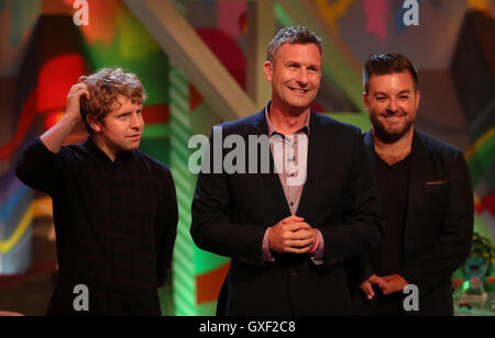 Josh Widdicombe, Adam Hills und Alex Brooker im Studio während einer Generalprobe für das Fernsehen zeigen die letzte Etappe auf der International Broadcast Centre während der Paralympischen Spiele 2016 in Rio. Stockfoto