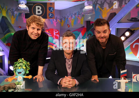 Josh Widdicombe, Adam Hills und Alex Brooker im Studio während einer Generalprobe für das Fernsehen zeigen die letzte Etappe auf der International Broadcast Centre während der Paralympischen Spiele 2016 in Rio. Stockfoto