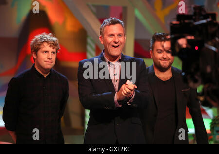 Josh Widdicombe, Adam Hills und Alex Brooker im Studio während einer Generalprobe für das Fernsehen zeigen die letzte Etappe auf der International Broadcast Centre während der Paralympischen Spiele 2016 in Rio. Stockfoto