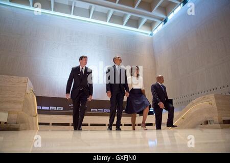 US-Präsident Barack Obama und First Lady Michelle Obama Tour ein civil rights Museum Ausstellung auf der LBJ Presidential Library 10. April 2014 in Austin, Texas. Stockfoto